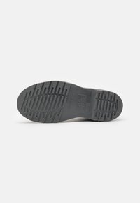 Dr. Martens Botki