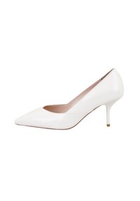 Witte patenten leren pump met een spitse neus en een slanke hak. Kenmerkt zich door een elegante silhouet en een gladde textuur. Gouden accent op de hakpunt.
