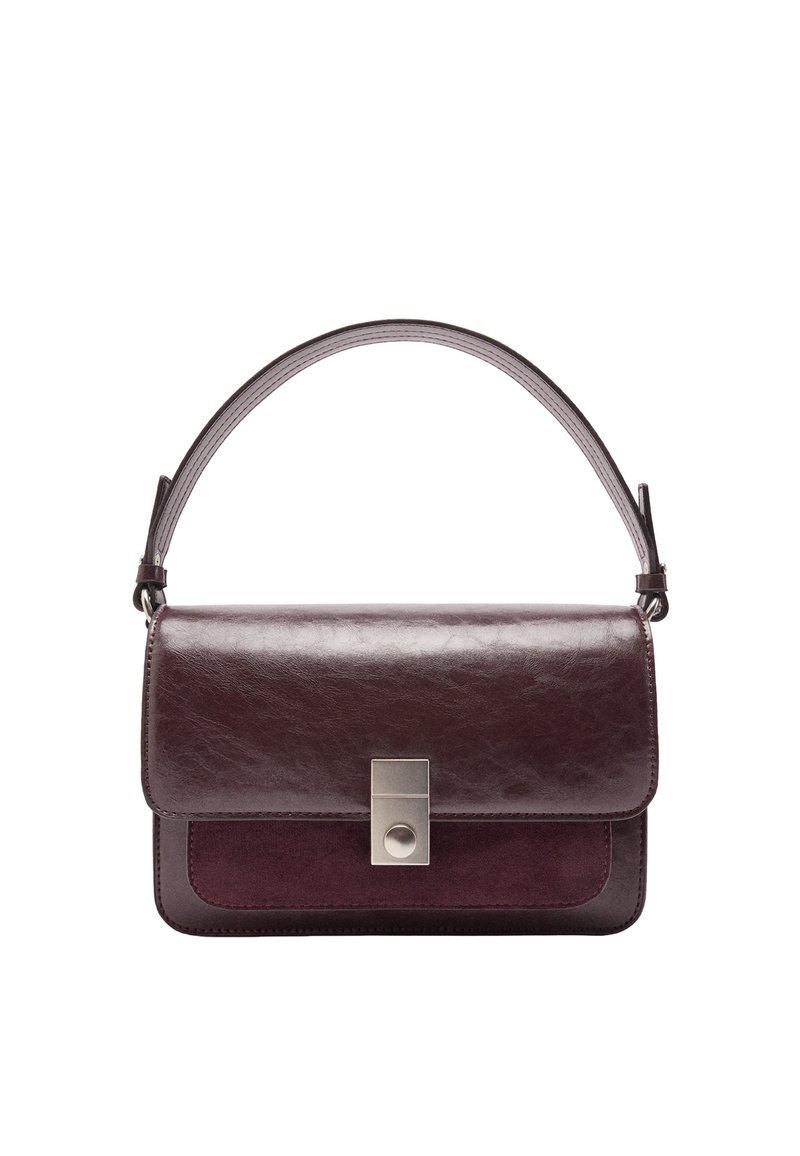 Skórzana torebka w głębokim burgundzie z gładkim wykończeniem i zamszowym panelem. Posiada metalowe zapięcie i pojedynczy górny uchwyt do noszenia.