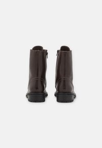 Clarks TILHAM LACE - Botines con cordones - dark brown