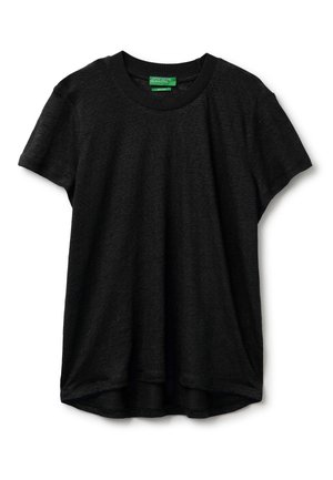 Černé tričko s krátkými rukávy a kulatým výstřihem, s mírně zakřiveným lemem, uvnitř u výstřihu se zelenou etiketu United Colors of Benetton.