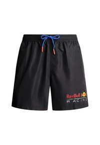 Črne plavalne kratke hlače z elastičnim pasom, modrim vrvico za zategovanje z rdečimi konicami in logotipom "Red Bull Racing" v rdeči, rumeni in beli barvi na levi nogi.