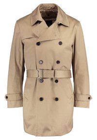 Beżowy płaszcz typu trench coat z podwójnym zapięciem, szerokim kołnierzem, paskiem z metalową klamrą, mankietami na guziki oraz przednimi kieszeniami.