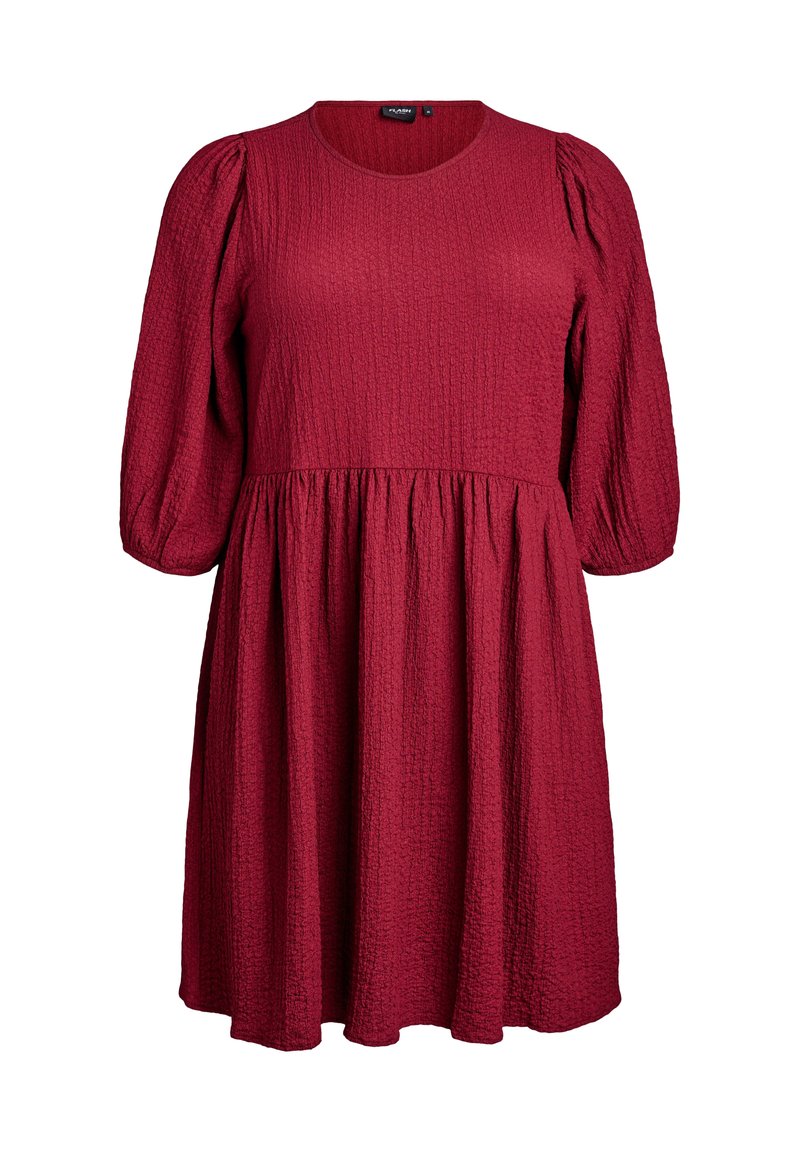 Vestido rojo texturizado con mangas cortas abullonadas, escote redondo y cinturilla fruncida, que presenta un corte holgado y una falda fluida.