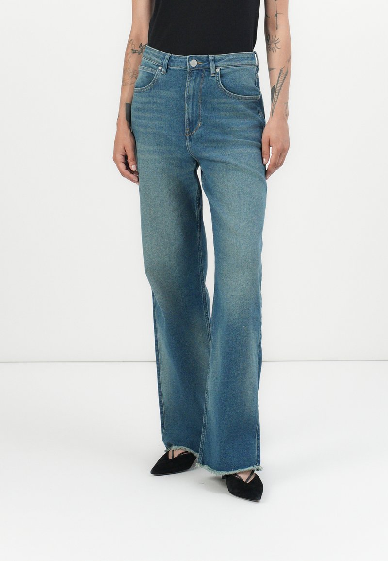 2nd Day Wijde jeans blauw denim/bluedenim 2nd Day Wijde jeans blauw denim/bluedenim