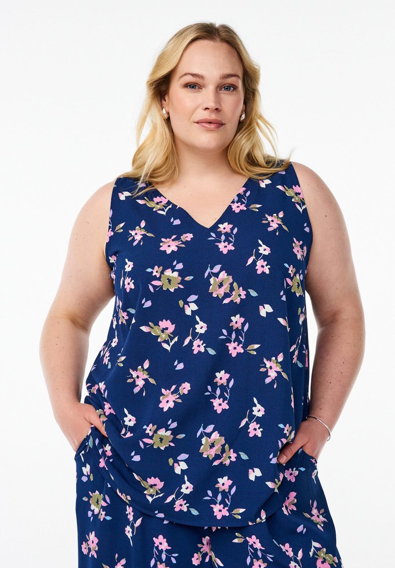 Top senza maniche navy con motivo floreale e scollo a V, caratterizzato da dettagli rosa e verdi, con tasche laterali e una vestibilità comoda. Tessuto morbido.