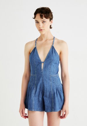 Denim jumpsuit met een diepe V-hals, verstelbare bandjes en een keyhole-detail. Heeft een aansluitend lijfje en vloeiende shorts met zichtbare stiksels.
