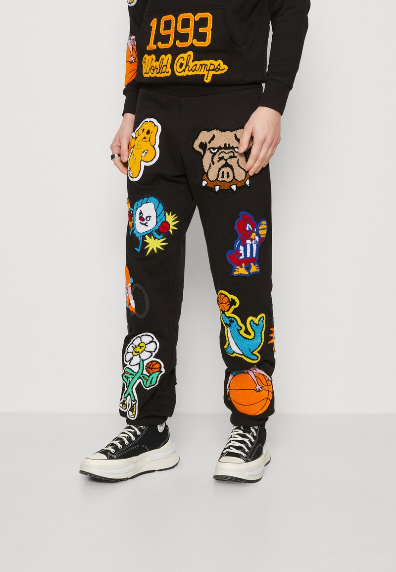 Market VARSITY OVERLOAD SWEATPANTS UNISEX Tracksuit bottoms black