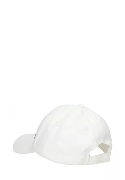 Cappello da baseball bianco visto da dietro, con visiera curva e cinturino regolabile. Lo sfondo è semplice e bianco.