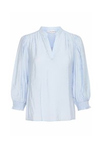 Blouse bleu clair avec un décolleté en V, des manches longues bouffantes et des poignets froncés. Fabriquée dans un tissu lisse avec de subtils rayures verticales.