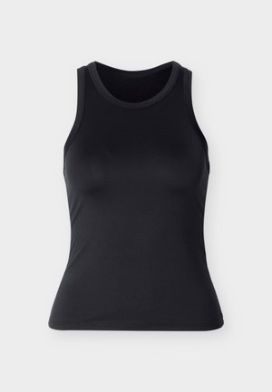 Μαύρο εφαρμοστό φανελάκι χωρίς μανίκια με στρογγυλή λαιμόκοψη σε απλό ανοιχτό φόντο.