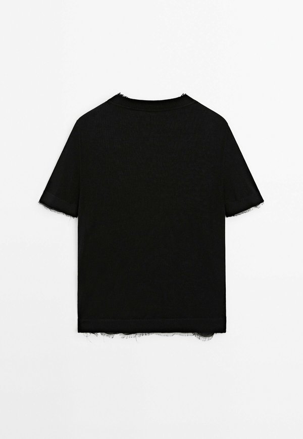 WITH SHORT SLEEVES AND DISTRESSED DETAIL - Basic T-shirt2