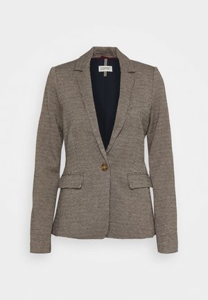 Damska marynarka w brązowo-beżowym drobnym wzorze jodełki, z klapami z wycięciem, długimi rękawami, guzikiem z przodu i dwoma kieszeniami z patkami.