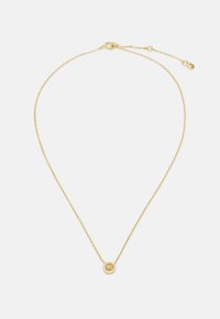 Guldhalsband med en delikat kedja och cirkulär berlock som har en texturerad logotyp omgiven av små klara stenar. Justerbar längd.