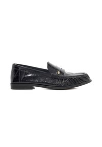 Zwarte gepatineerde lederen loafers met franjes en een ronde neus. Heeft een kleine gouden accent op de bovenzijde. Platte rubberen zool.