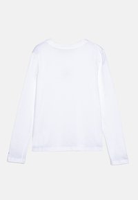 Koszula z długim rękawem w jednolitym białym kolorze, wykonana z bawełny, z okrągłym dekoltem, prostym dolnym wykończeniem oraz lekko dopasowanymi rękawami z mankietami.