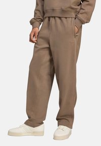 adidas Originals WIDE - Tracksuit bottoms - earth strata
