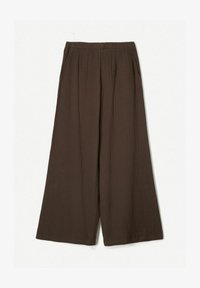 Neselectat, dark brown