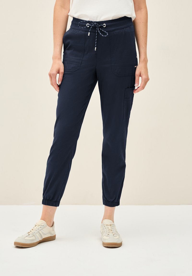 Pantalons tapered bleu marine en matériau léger, dotés d'une taille élastique, d'un cordon de serrage et de deux poches latérales.
