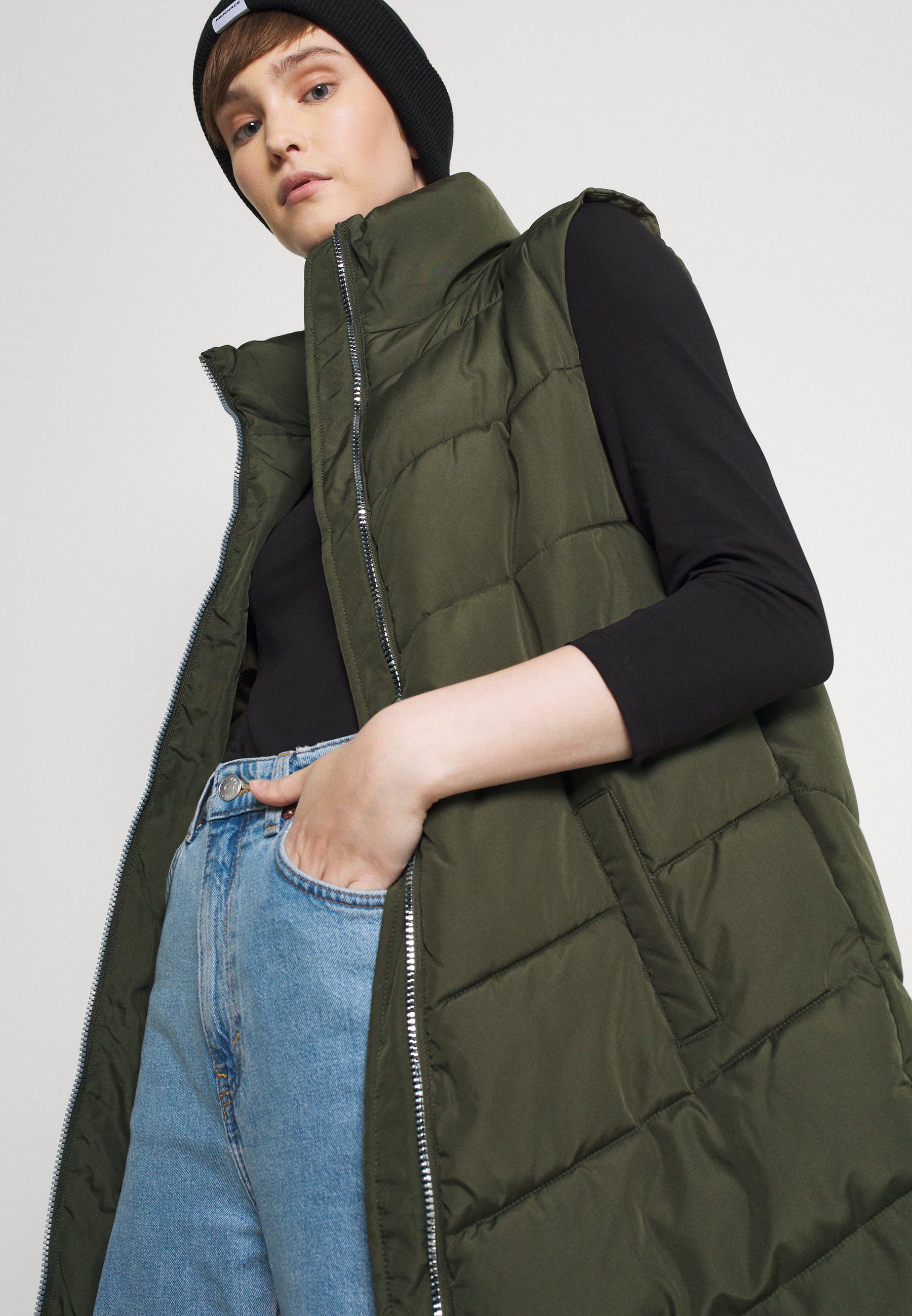JDY FINNO - Bodywarmer - forest night/groen - Zalando.nl