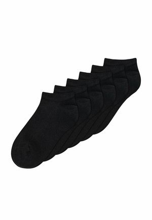 Sechs Paare schlichte schwarze, niedrig geschnittene Knöchelsocken, überlappend auf weißem Hintergrund angeordnet.