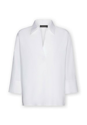 Blusa bianca in tessuto strutturato, con collo a punta, maniche a tre quarti e scollatura a V.