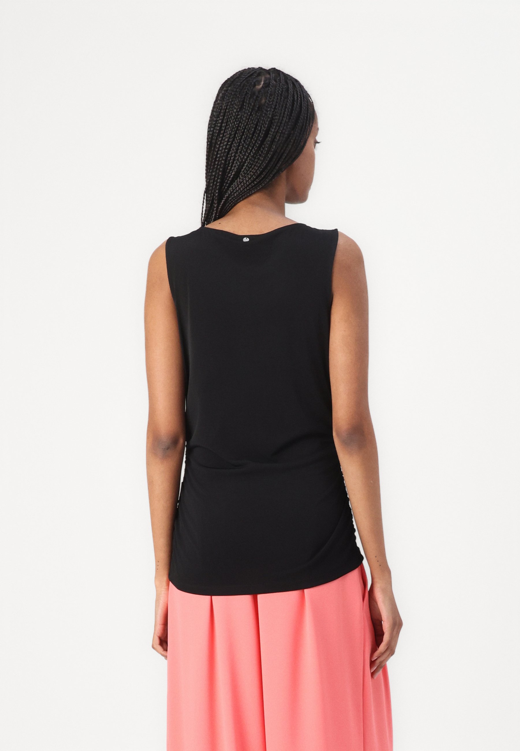 売れ筋商品|||ボス Tシャツ レディース トップス EMACHA - Top - black エンボスクロップドTシャツ[品番：GORW0009839]｜GORGE