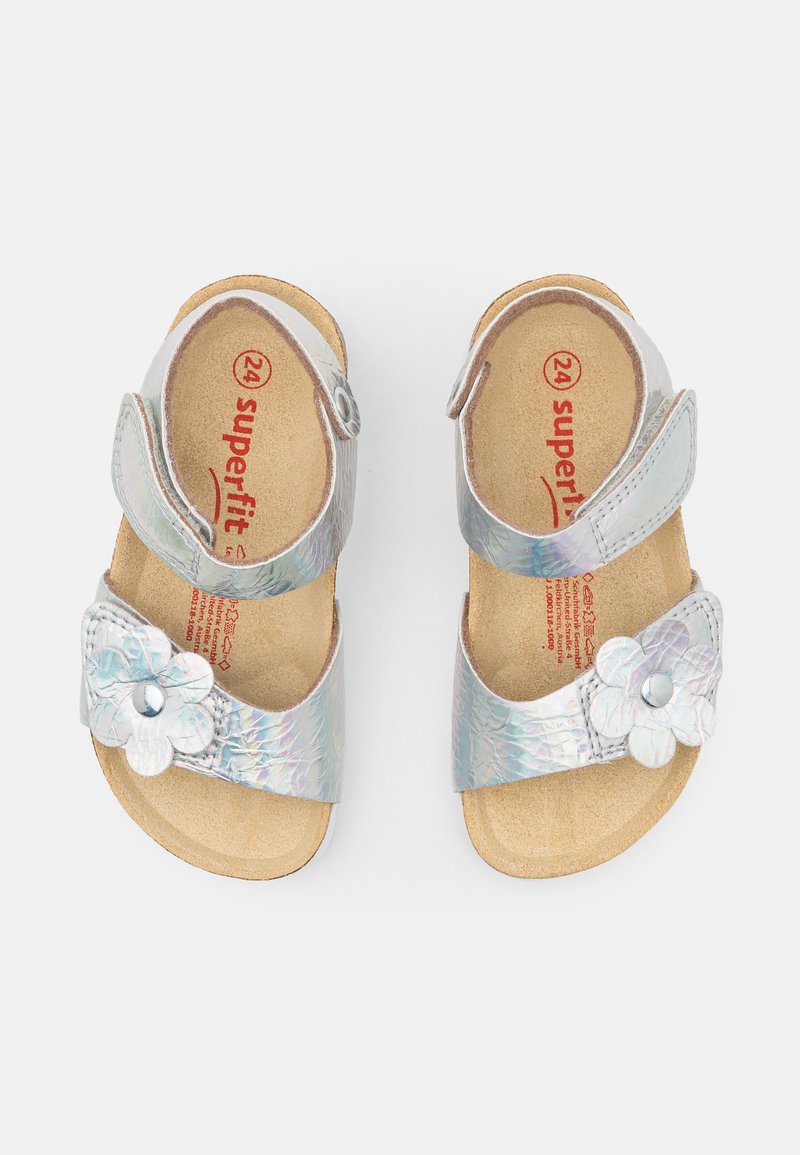 Kinder Riemchensandalen | Superfit FUSSBETTPANTOFFEL Riemensandalette silber/silberfarben - RO71563 Kinder Riemchensandalen | Superfit FUSSBETTPANTOFFEL Riemensandalette silber/silberfarben - RO71563