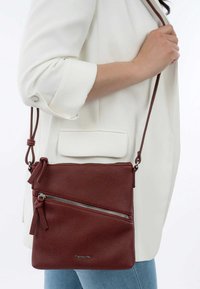 Tamaris ALESSIA - Umhängetasche - darkwine