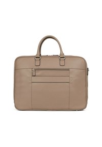 Tan leren laptoptas met dubbele handgrepen, ritsluiting, voorvak en subtiele textuur. Voorzien van zilveren hardware accenten.
