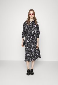 Pieces PCHILDA DRESS - Vestido de dia - black/purple