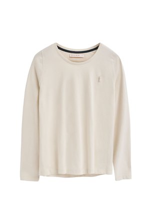 Camisa de manga larga de color beige claro, hecha de algodón suave. Presenta un cuello redondo y un logotipo bordado en el lado izquierdo del pecho. Textura suave.