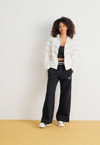 Nike Sportswear Spordijakk - sail/vintage green