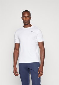 White short-sleeved T-shirt made of cotton with a crew neck and a small black logo on the left chest. Smooth texture, relaxed fit.