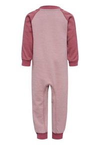 Långärmad rosa body med raglanärmar i en mörkare rosa nyans, med rund halsringning och elastiska muddar vid anklar och handleder.