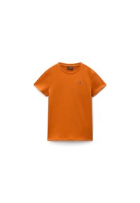 T-shirt en coton orange à manches courtes avec un col rond et un petit détail de drapeau brodé sur la poitrine. Texture lisse, coupe régulière.
