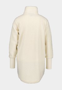Fleece pullover i off-white med ståkrave, dropped skuldre og lange ærmer. Blød tekstur med en afslappet, oversized pasform.