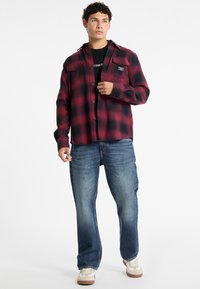 Guess Jeans KAROMUSTER - Camicia - rosso multi