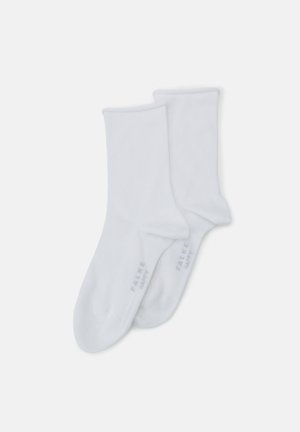 Chaussettes en coton blanc de type crew avec une texture lisse, présentant un logo "FALKE" gris clair. Design simple, sans motifs ni accents.