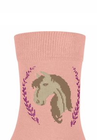 Rosa Socken mit einem gerippten Bündchen zeigen ein strukturiertes Design eines Pferdekopfs, umgeben von lila Blumenakzenten.