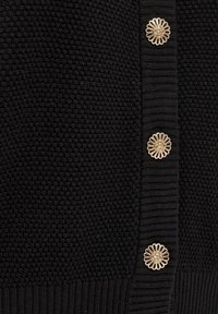 Cárdigan negro de punto con un tejido texturizado, puños acanalados y cuatro botones florales dorados con un detalle de gema central.