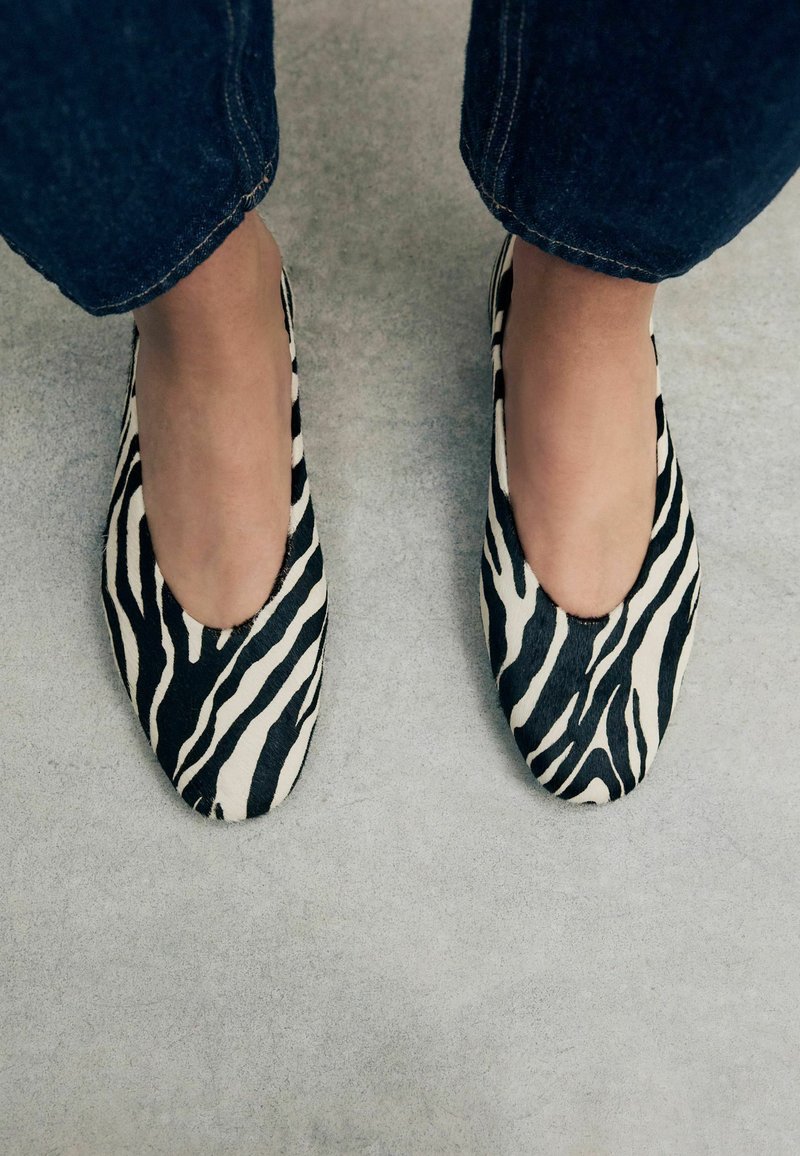 Next REGULAR FIT - FOREVER COMFORT  ROUND TOE - Ballerine - off white