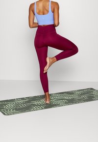 Nike Performance Trikoot - red