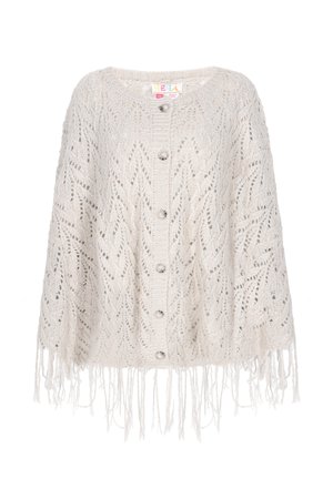 Szydełkowany ponczo w jasnym beżu z ażurowym wzorem, z okrągłym dekoltem, pięcioma guzikami z przodu i frędzlami na dolnej krawędzi.