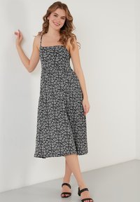 LELA REGULAR FIT - Sukienka z dżerseju