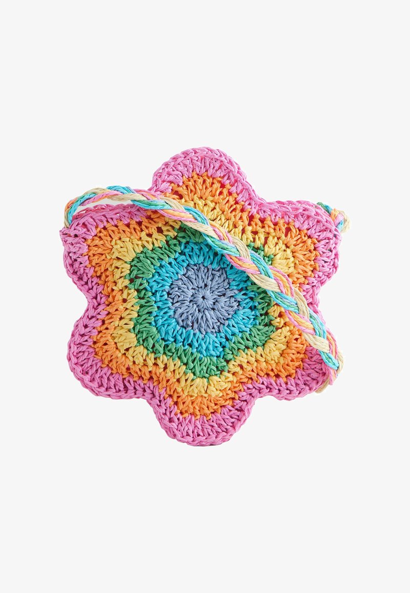 Spalvinga nėrinių krepšelis gėlės formos su rožinės, oranžinės, geltonos, žalsvos, mėlynos ir violetinės spalvų juostelėmis ir sukirptu daugiabriauniu dirželiu.