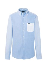Camisa de botón azul con un frente liso y mangas a rayas, que cuenta con un bolsillo en el pecho y un cuello clásico. Hecha de una tela ligera.