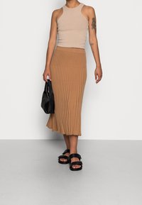 ONLY Pennkjol - brown