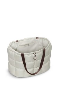 Borsa a spalla bianca e soffice con forma rotonda, manici marroni e una tasca interna con zip. L'esterno presenta un design trapuntato.