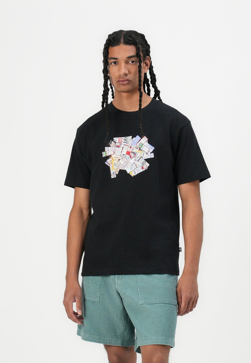 New Balance ATHLETICS TICKET UNISEX - T-shirt con stampa - black